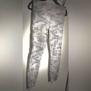 Grey scale camo leggings